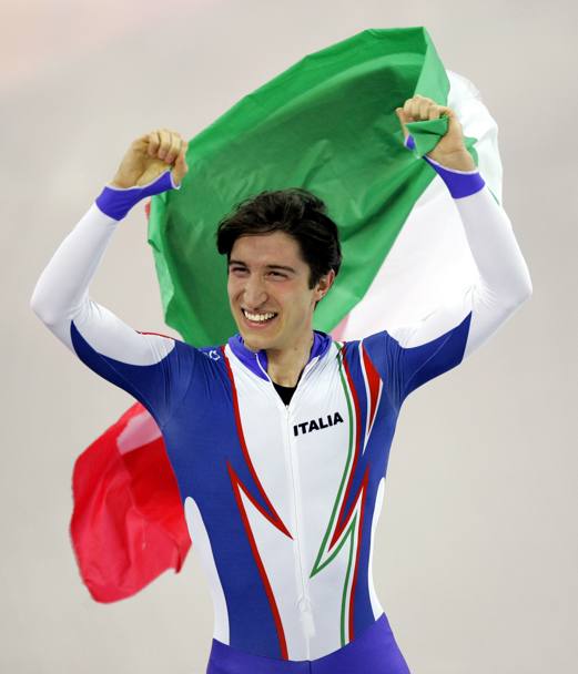 Enrico Fabris, medaglia d&#39;oro sui 1500 metri nel patinaggio di velocità (Ap)